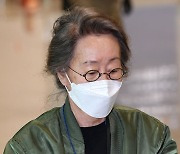 [TEN 포토] 윤여정 '오스카 수상자의 우아함'