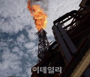 [국제유가]고용 쇼크가 약달러 불렀다..WTI 0.3%↑