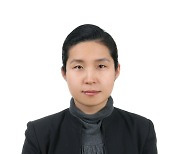 [시선의 확장] 젊고 화사해진 북한 어머니날 축하장