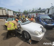 소방구조대원들, 동강그린모터스서 '교통사고 차량인명구조훈련'