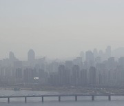 전국 미세먼지 '매우 나쁨'..동해안 건조, 강풍