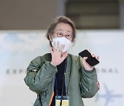 '아카데미 여우조연상' 윤여정 조용한 입국..'K-할머니' 공항 패션은?