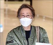 '오스카 여신' 윤여정, 항공점퍼 입고 금의환향 "너무 감사" 소감[종합]