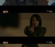 '다크홀' 김옥빈, '혼돈X생존' 섞인 감정선 완벽 소화