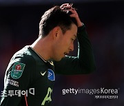'손흥민 빛바랜 리그 17호 골' 토트넘, 리즈에 1-3 완패..6위 위태