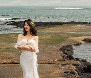 [N샷] '이특 누나' 박인영, 제주도서 그림같은 웨딩화보 공개