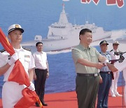 최신 군함 3척 띄운 중국..대만·미국에 칼 겨눴다 [박수찬의 軍]