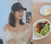 '검사♥' 한지혜, 만삭 임산부의 파격 오프숄더.."오늘도 신랑이 아침 준비"