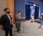 野 "문대통령 취임 4년, 40년의 긴 터널 같아"