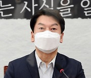 안철수, 文대통령 탈당 요구에 與 "전문가답다"·"무례하다"