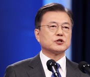 文대통령 대북전단 의식 "엄정한 법집행" 강조