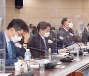 홍남기 부총리, 기획재정부 확대간부회의 주재