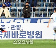 [포토]선제골 만들어내는 인천 김도혁의 멋진 발리슛