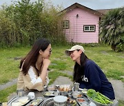 손예진, 현빈 아닌 송윤아와 달달 데이트 "언니랑 나랑, 그냥 좋다" [SNS★컷]