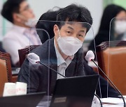윤건영 "黃, 미국까지 가서 정부 욕..부정선거 시위와 뭐가 다른가"