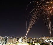 하마스 무장단체, 텔아비브에 로켓포 130발 발사