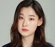 최정운-이끌 엔터테인먼트 전속계약, '남매의 여름밤'으로 신인상 수상