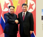 김정은 외교화보..결렬된 하노이회담에 "역사적 상봉"