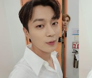 '하이라이트' 윤두준, 근접샷에도 굴욕없는 외모 '훈훈美 폭발' [★SHOT!]