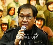 조영남, 연예인 그림 혹평 홍대 이작가에 "기죽이지 마라"