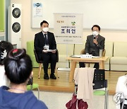 신임교사들과 대화하는 조희연 서울시교육감