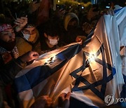 독일 유대교회당 앞서 이스라엘 국기 불타..보안당국 수사