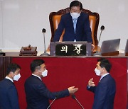 김부겸 임명동의안 국회 통과..민주당 단독 처리(상보)