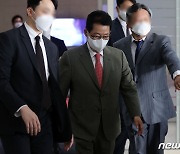 日 스가 총리 만나고 귀국하는 박지원 국정원장