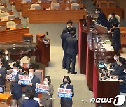 박병석 국회의장, 여야 원내대표와 논의