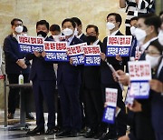국민의힘, '총리 임명동의안 반대' 규탄 피케팅 시위