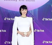 [E포토] 김혜수, '명불허전 드레스 여신'