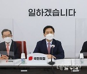 <포토> 이종엽 대한변호사협회 회장과 대화하는 김기현 권한대행