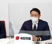 <포토> 최태원 대한상의 회장과 대화하는 김기현 권한대행