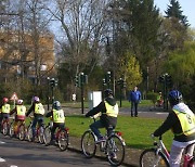 인권위 "자전거 통학 일률 금지는 자기결정권 침해"