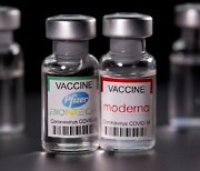 [주목받는 'mRNA 백신'] 안전성·예방효과 UP.. 코로나 백신의 진화