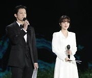[포토] 서인국-박보영, 백상예술대상 시상자로 참석