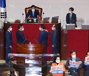 [속보] 국회, 김부겸 총리 인준안 상정 '표결 시작'..국민의힘 불참