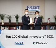 KAIST, 전세계 대학 유일 '글로벌 100대 혁신 기업' 트로피 받아