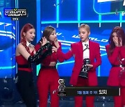 ITZY, 하이라이트 제치고 '엠카' 1위 "많은 사랑 받아 행복"