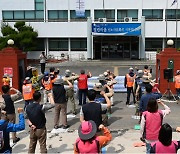 일본 경찰에 연행, 부당해고는 기각..한국산연 노조 '빨간불'