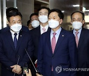 김기현, 문대통령에 면담요청.."인사권자가 결단해야"