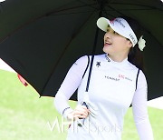 이혜정 '우산 속 꽃미녀'[포토]