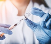 미국, "백신 접종 완료하면 마스크착용·거리두기 안해도 돼"