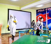 코로나19 방역 중인 북한 동대원고급중학교