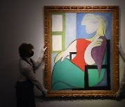 피카소, 17세 여인의 초상화 '창가에 앉은 여인' 1168억에 낙찰