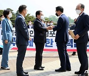 靑, 김기현 野 원내대표 '문대통령 면담' 요청에 "검토할 것"