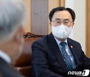 손경식 경총회장 예방하는 문승욱 장관