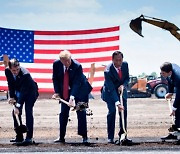 트럼프가 약속한 '제조업 부활' 어디로..폭스콘, 美 투자 대폭 축소