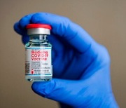 美 성인 두 명 중 한 명은 1회 이상 코로나 백신 접종 완료