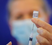 유럽연합 성인 4분의 1 "백신 못 믿어..안 맞겠다"